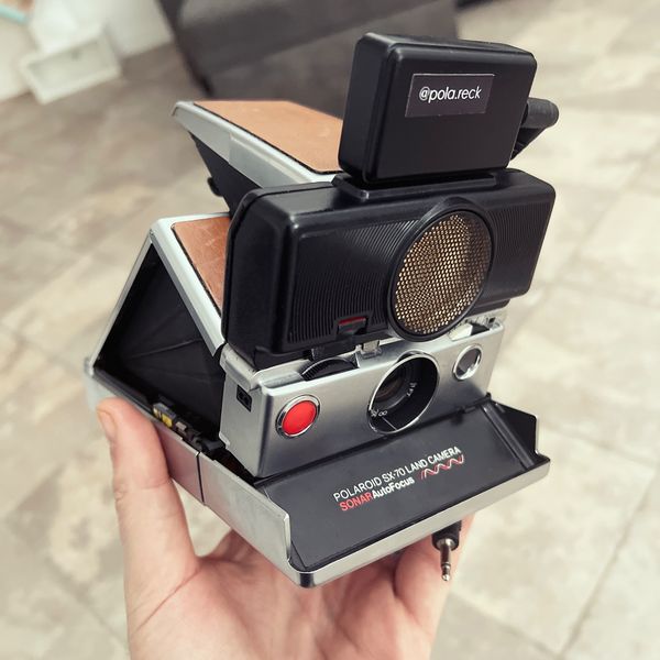 Polaroid SX-70 Sonar modificata con PCB Revolution